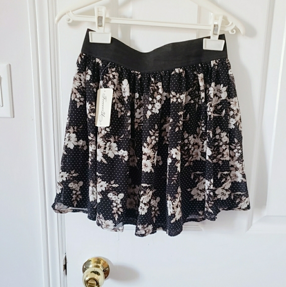 Forever 21 Women's Floral Skirt - Picture 1 of 2